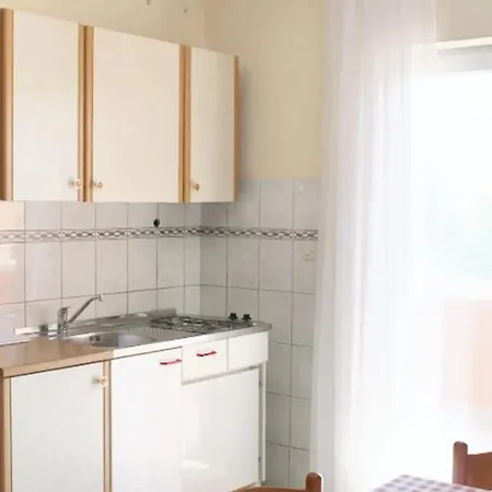Apartment Peaceful With Sea And Mountain Views In 34 M² Razanac