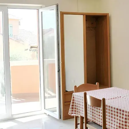 Peaceful With Sea And Mountain Views In 34 M²
