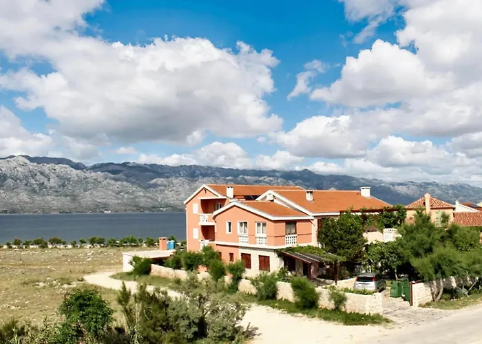 Cozy In 34 M² With Sea And Mountain View 아파트 Ražanac